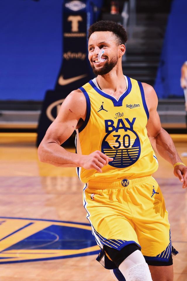 九游官方网站-62分！库里重启日天模式！勇士想赢球这并非最优解